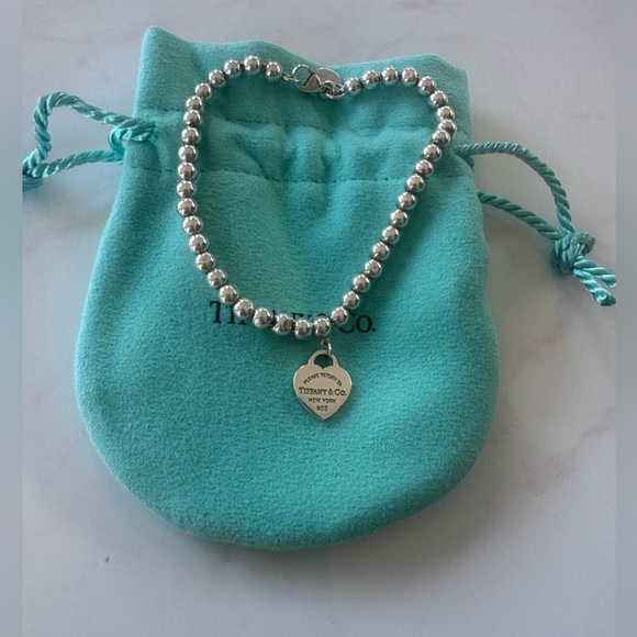 ❗️SOLD❗️Tiffany & Co. mini heart bracelet - Picture 2 of 2